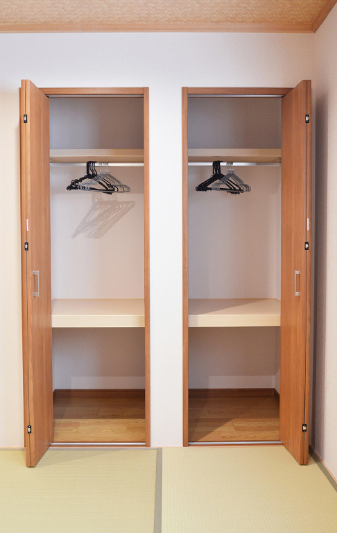 ハンガー付きのクローゼット
