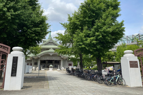 緑に囲まれた都立横網町公園